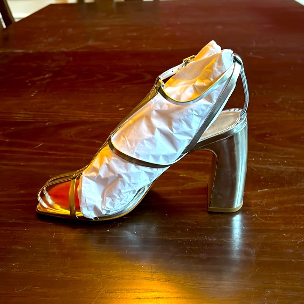 Vicenza “Specchio Prata” Silver Sandals.  Size 7.  Never worn w/dust bag.